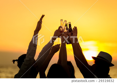 Friends Beach Party Drinks Toast Celebration Friends Beach Party Drinks Toast Celebration 29319832