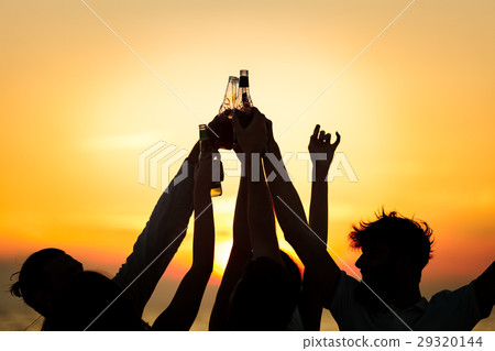 Friends Beach Party Drinks Toast Celebration 29320144