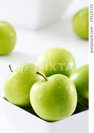 green apples isolated green apples isolated 29320153