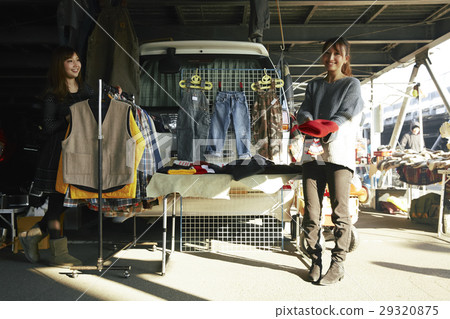 Women who enjoy flea market 29320875