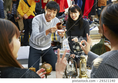 A couple enjoying a flea market 29321140