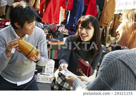 A couple enjoying a flea market 29321155