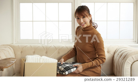 一個女人享受淨拍賣 29321289