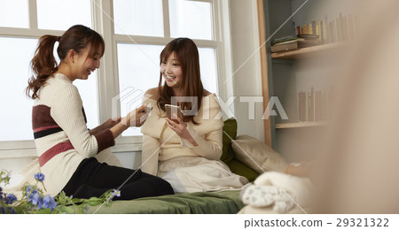 婦女享受在線拍賣 婦女享受在線拍賣 29321322