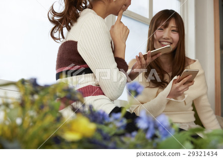 婦女享受在線拍賣 29321434