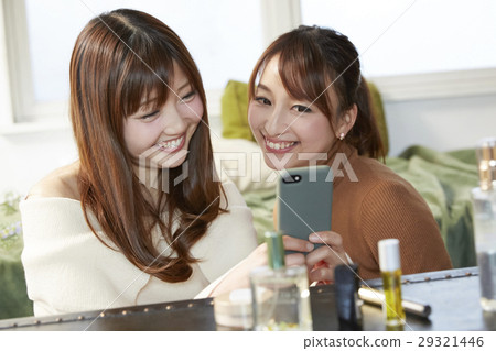 婦女享受在線拍賣 婦女享受在線拍賣 29321446