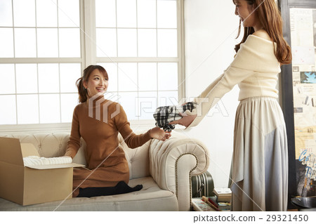 婦女享受在線拍賣 婦女享受在線拍賣 29321450