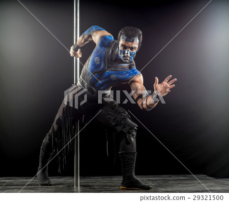On the pole bodyart Sub-Zero On the pole bodyart Sub-Zero 29321500