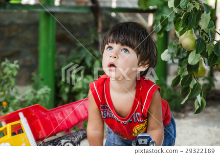 Boy playing with toys Boy playing with toys 29322189