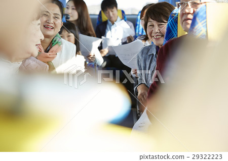 Bus tour bus passenger 29322223