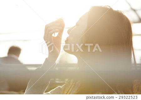 草莓狩獵婦女 草莓狩獵婦女 29322523