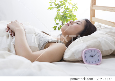 Women's portrait 29324458