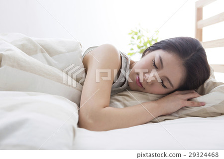 Women's portrait 29324468