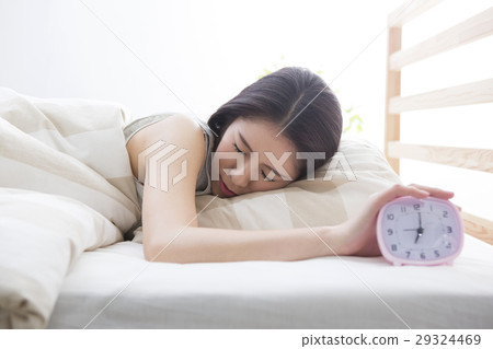 Women's portrait 29324469