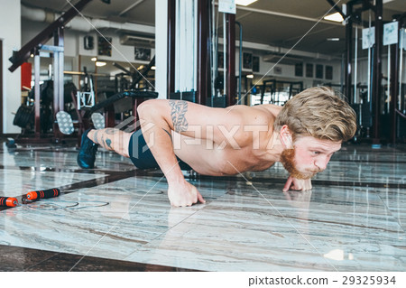 Handsome man working push ups 29325934