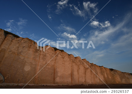 Shoot the folding cliffs of the Takase Coast in Hokkaido Otobu-cho, Hokkaido, illuminated by blue sky of snow clouds and sunset Shoot the folding cliffs of the Takase Coast in Hokkaido Otobu-cho, Hokkaido, illuminated by blue sky of snow clouds and sunset 29326537