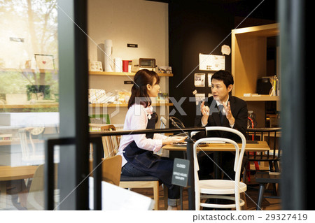 Cafe meeting Meeting worker tablet business photography cooperation: TENOHA DAIKANYAMA 29327419
