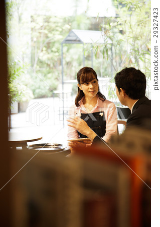 Cafe meeting Meeting worker tablet business photography cooperation: TENOHA DAIKANYAMA 29327423