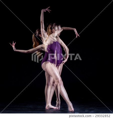 The sensual and emotional dance of beautiful The sensual and emotional dance of beautiful 29332852
