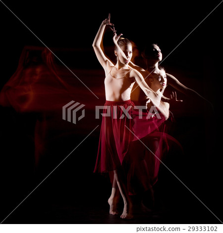 The sensual and emotional dance of beautiful The sensual and emotional dance of beautiful 29333102