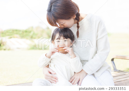 Mother-daughter Treat Mother-daughter Treat 29333351