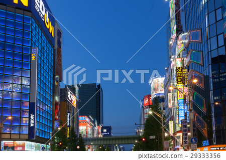 秋葉原的夜景 29333356