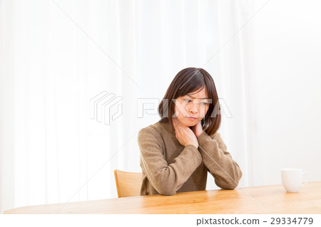 僵硬的脖子僵硬的脖子僵硬的脖子肌肉疼痛心疼的負面形像差的身體狀況女性肖像20年代30年代 僵硬的脖子僵硬的脖子僵硬的脖子肌肉疼痛心疼的負面形像差的身體狀況女性肖像20年代30年代 29334779