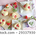 Muffins in strawberries 1 29337930