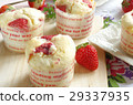 Muffins in strawberries 4 29337935
