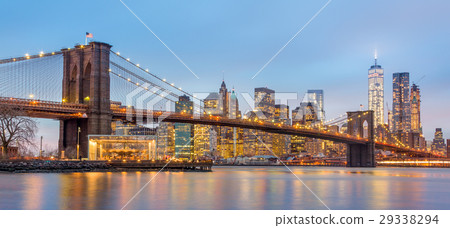 Brooklyn bridge at dusk, New York City. 29338294