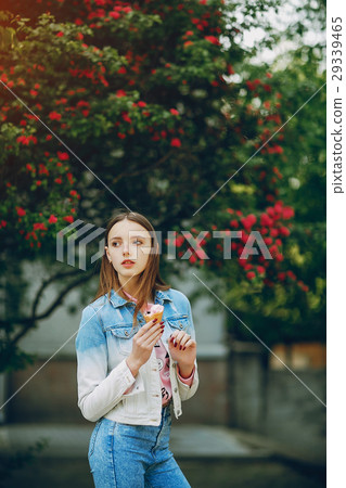 young model on the street 29339465