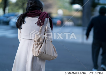 一個女人要冷靜地工作 29348961