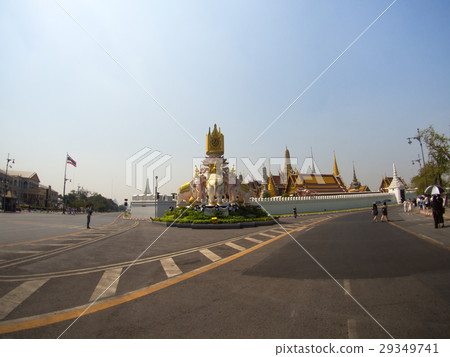 Elephant Statue in front of Wat Phra Kaew, Bangkok Elephant Statue in front of Wat Phra Kaew, Bangkok 29349741