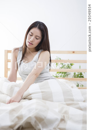 Women's portrait 29349934