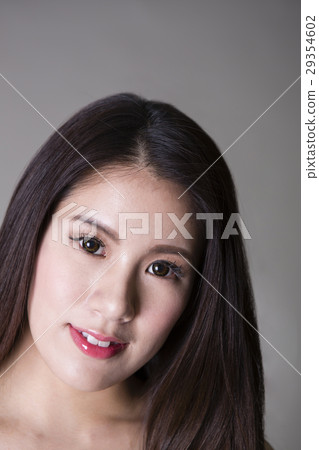 Women's portrait 29354602