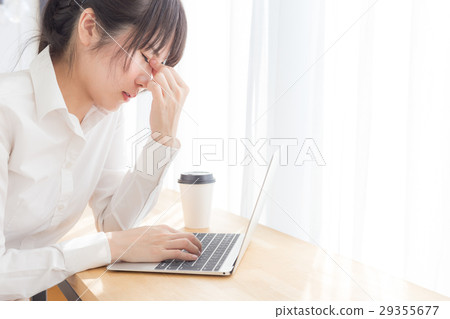 Female cafe 29355677