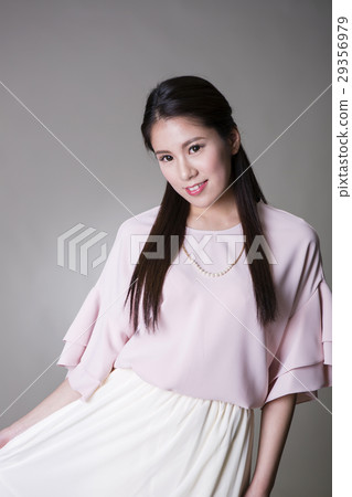 Women's portrait Women's portrait 29356979