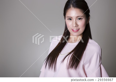 Women's portrait Women's portrait 29356987
