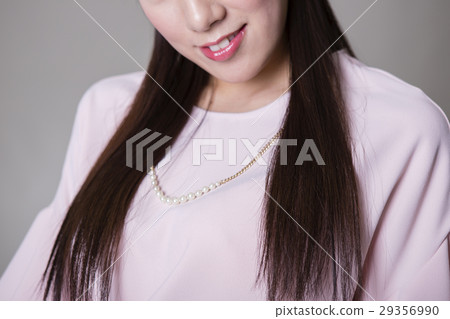 Women's portrait Women's portrait 29356990