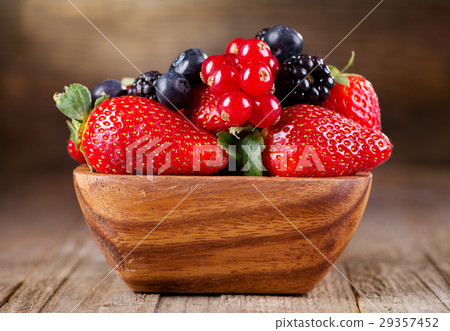 bowl of fresh berries 29357452