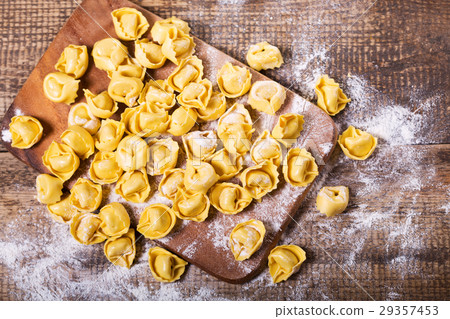 fresh tortellini pasta 29357453