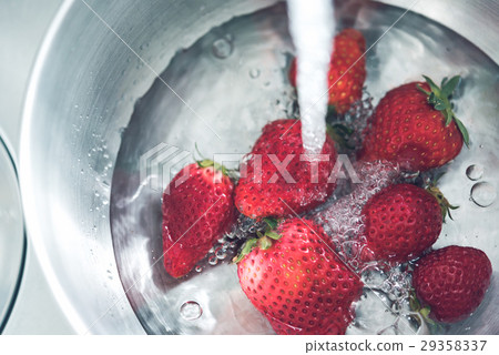 我洗草莓 我洗草莓 29358337