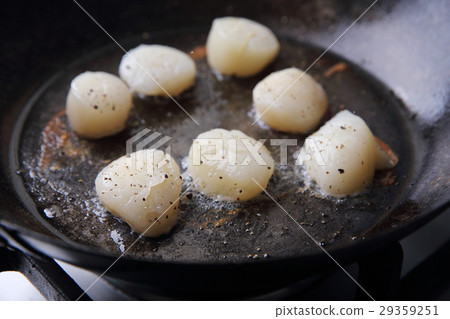 Scallops fried in pan Scallops fried in pan 29359251