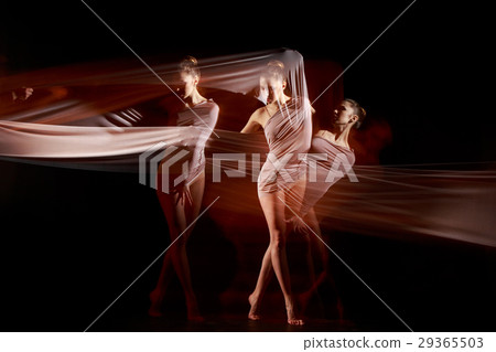 The sensual and emotional dance of beautiful The sensual and emotional dance of beautiful 29365503