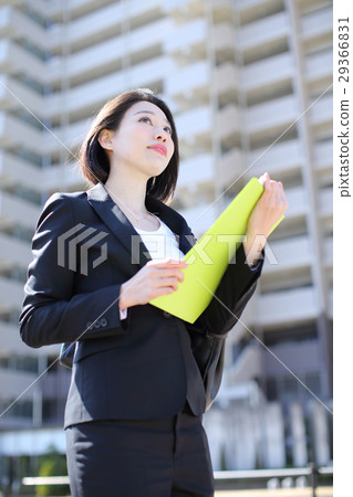 一個賣公寓的女人 29366831