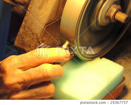 Cutting gemstone 29367737