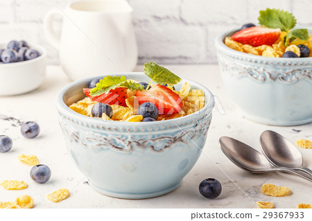 Healthy breakfast 29367933