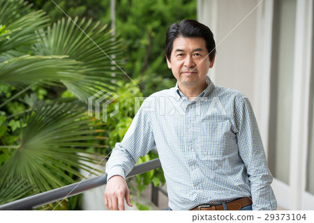 Middle couple image 29373104