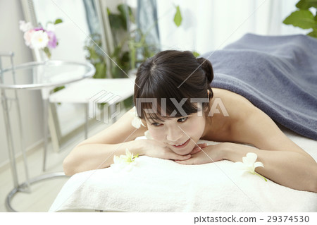 Bright resort feeling of the sun, image of a beauty salon with luxury. Female 20s generation. 29374530