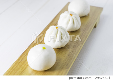 Fresh Chinese Bun on wooden tray Fresh Chinese Bun on wooden tray 29374891